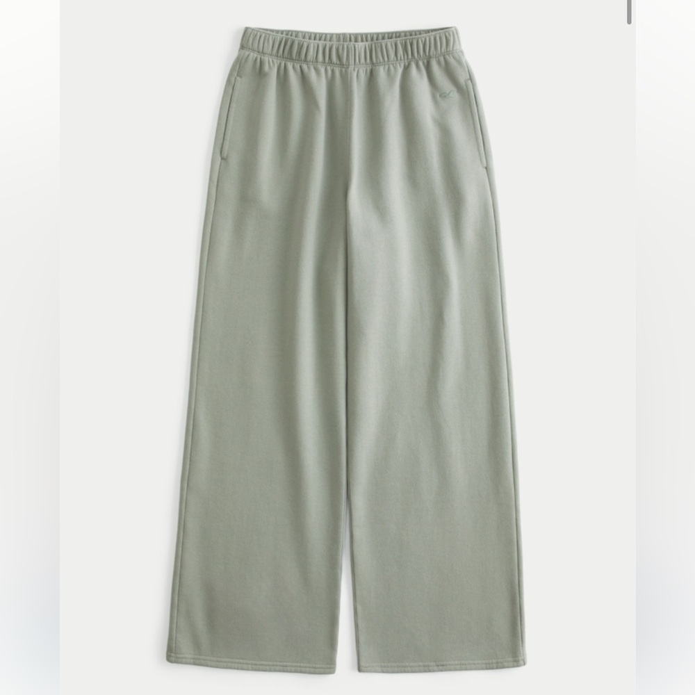 Hollister/Gilly Hicks wide leg ultra-high rise sweatpant in light green, Size L